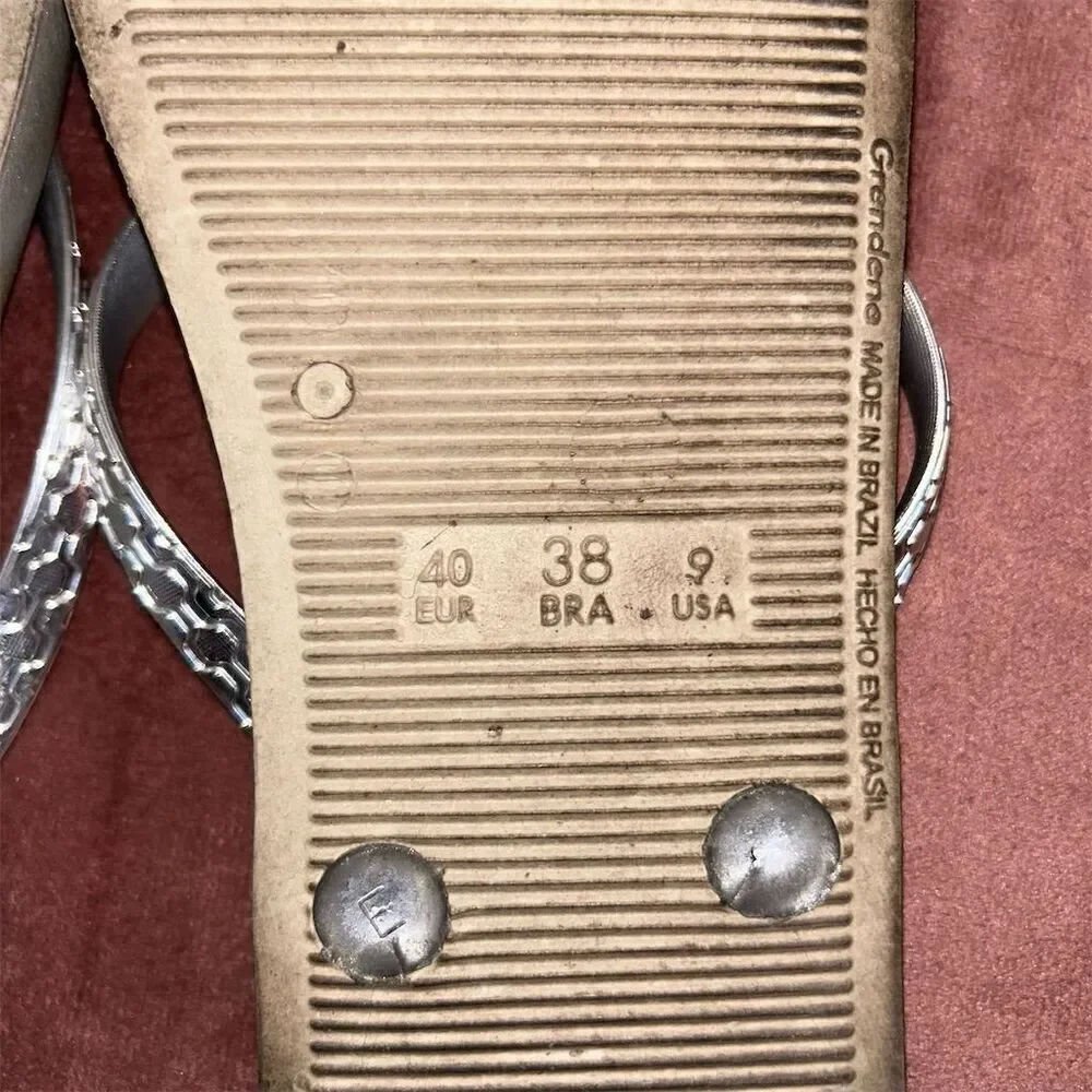 Ipanema Women's Silver Flip Flops Sandals Size 9 US / 40 EUR - Picture 4 of 4